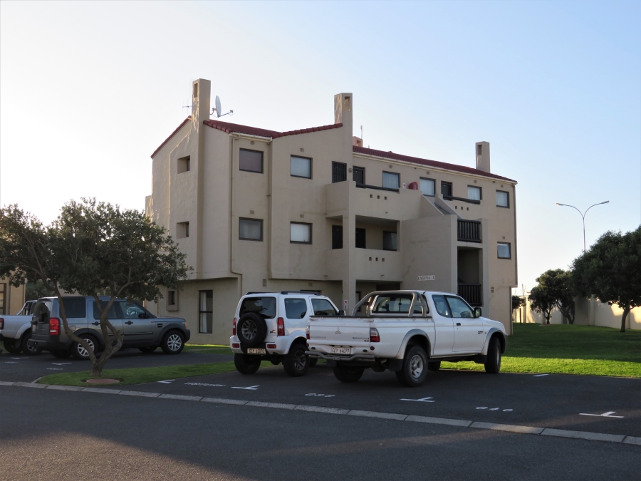To Let 2 Bedroom Property for Rent in Greenways Golf Estate Western Cape